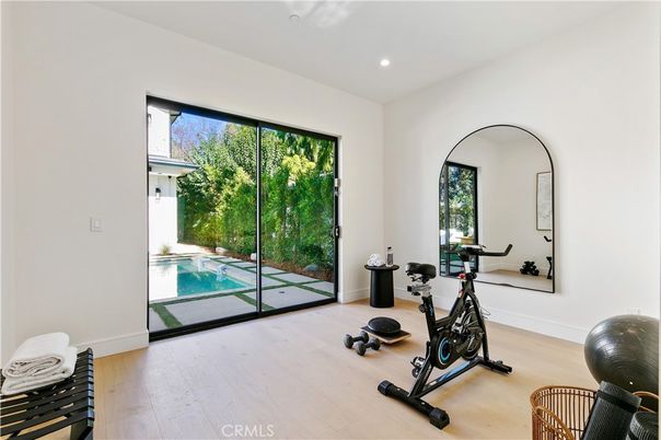 Fitness Equipment, Interior, Recessed Lighting, Wood Texture Flooring
