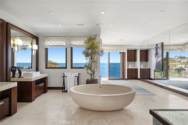 Bathroom, Free Standing Baths, Interior, Recessed Lighting, Water