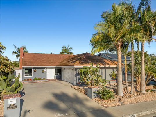 Attached, Exterior, Facade, Ranch