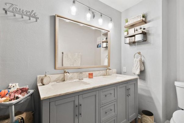 Bathroom, Dual Sink Vanities, Interior