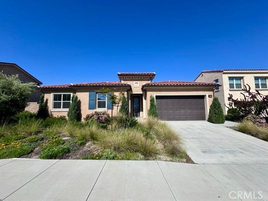 Attached, Exterior, Facade, Mediterranean