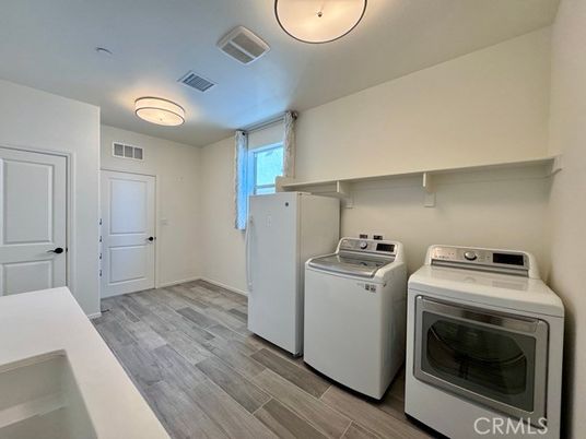 Interior, Washer, Wood Texture Flooring