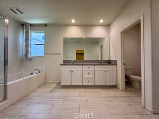 Bathroom, Dual Sink Vanities, Interior, Recessed Lighting