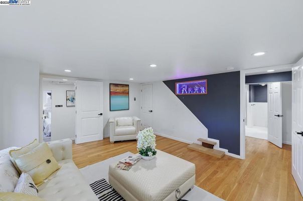 Interior, Living room, Recessed Lighting, Wood Texture Flooring