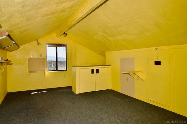 Empty room, Interior, Wooden Beams