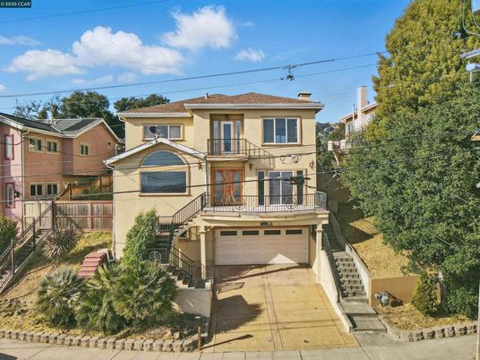 Attached, Exterior, Facade, Mediterranean