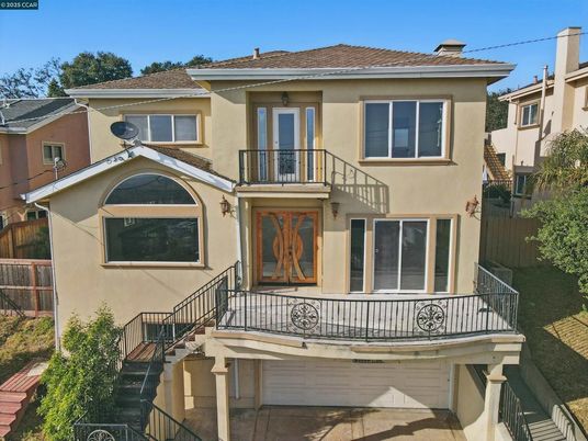 Attached, Exterior, Facade, Mediterranean