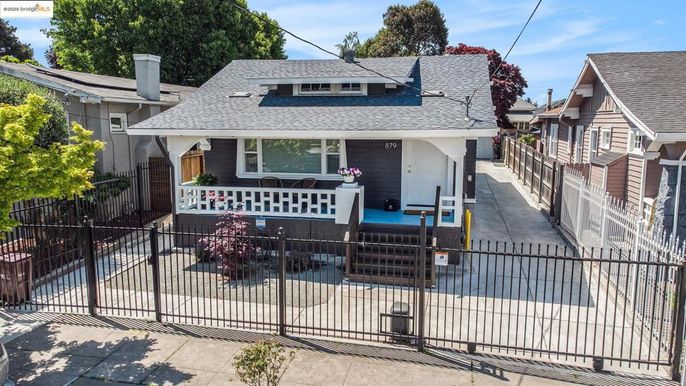 Exterior, Facade, American Foursquare