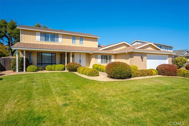 Attached, Exterior, Facade, Brick Facade, Split Level