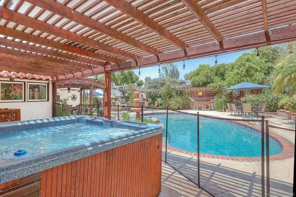 Exterior, Hot Tub, Pool