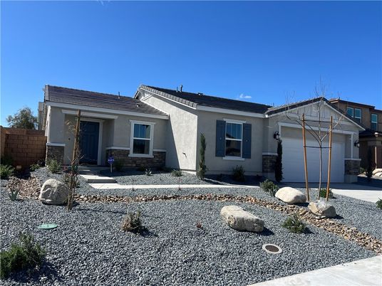 Attached, Exterior, Facade, Ranch
