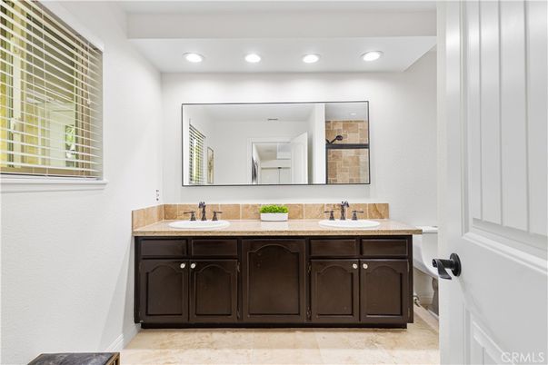 Bathroom, Dual Sink Vanities, Interior, Recessed Lighting