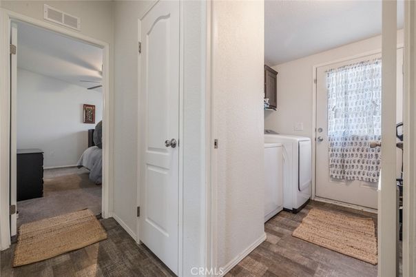 Bedroom, Interior, Washer, Wood Texture Flooring