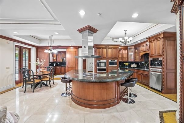 Chandelier, Dining room, Interior, Kitchen, Pendant Lights, Recessed Lighting, Stainless Steel Appliances