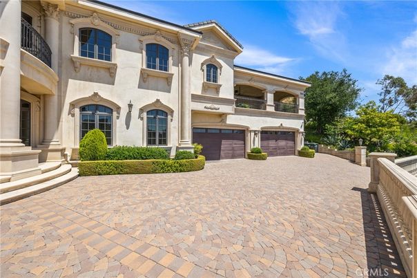 Attached, Exterior, Facade, Mediterranean