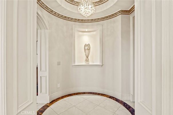 Chandelier, Interior