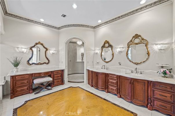 Bathroom, Dual Sink Vanities, Interior, Recessed Lighting