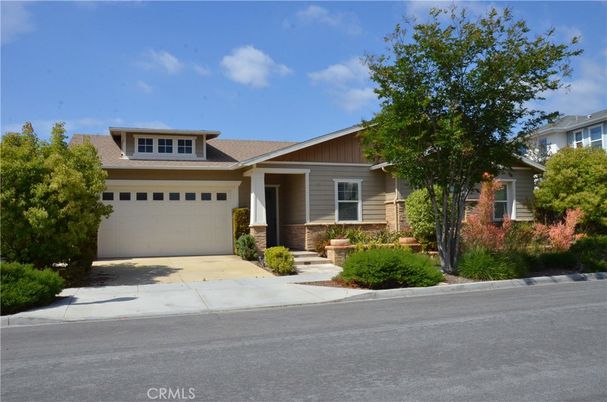 Attached, Exterior, Facade, American Craftsman