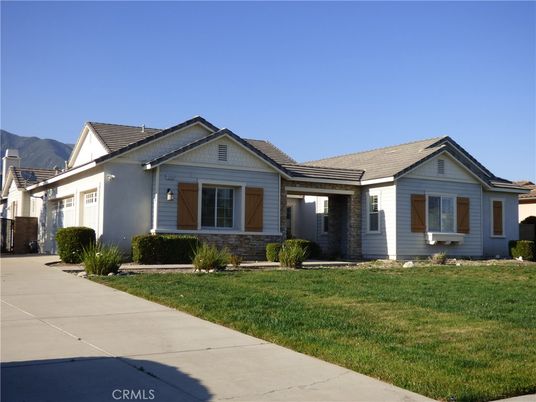 Exterior, Facade, Ranch