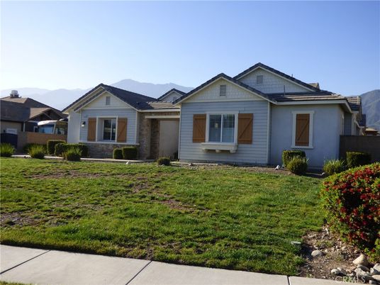 Exterior, Facade, Ranch