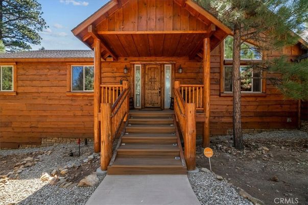 Exterior, Facade, Log Home