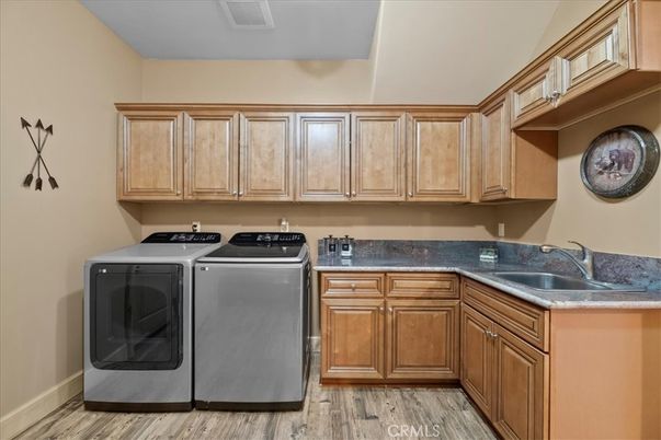 Interior, Washer, Wood Texture Flooring