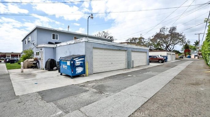 Detached Garage, Exterior