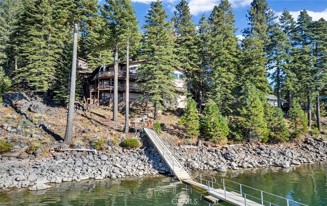 Exterior, Lake