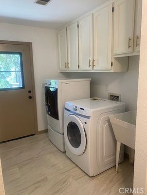 Interior, Washer, Wood Texture Flooring