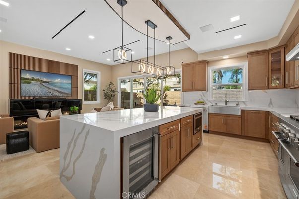 Interior, Kitchen, Living room, Pendant Lights, Recessed Lighting, Stainless Steel Appliances