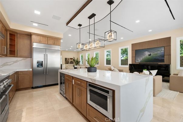 Interior, Kitchen, Living room, Pendant Lights, Recessed Lighting, Stainless Steel Appliances