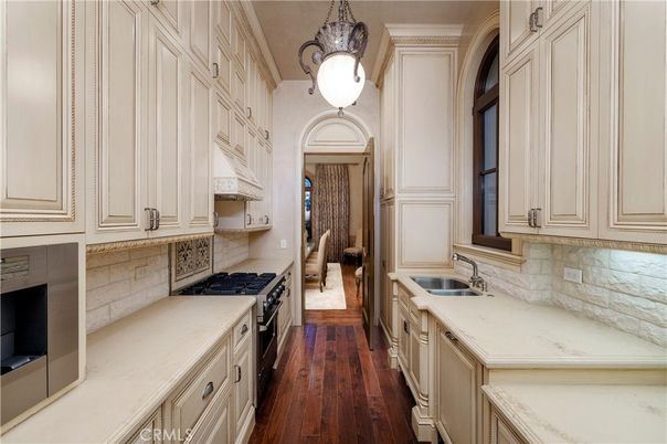 Interior, Kitchen, Pendant Lights, Wood Texture Flooring