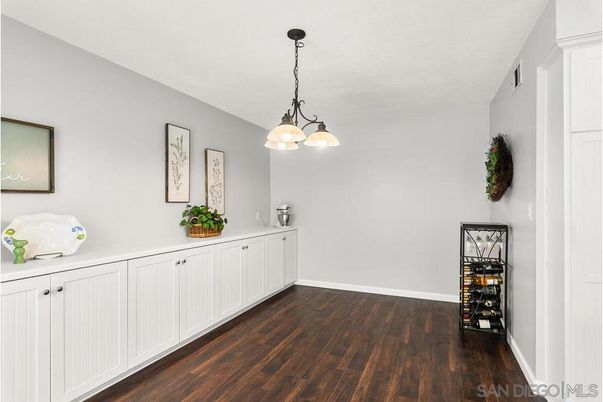 Interior, Pendant Lights, Wood Texture Flooring