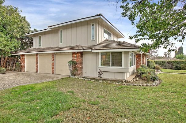 Attached, Exterior, Facade, Brick Facade, Split Level