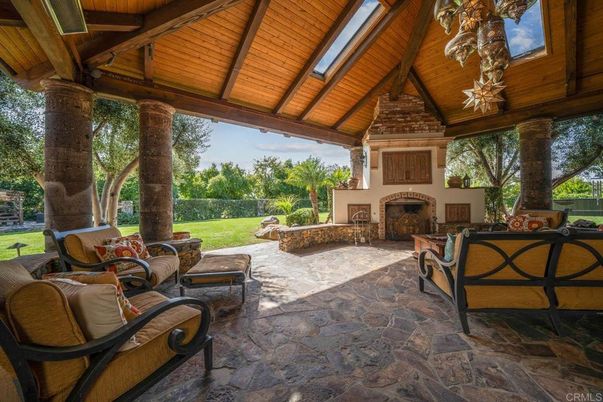 Exterior, Fireplace
