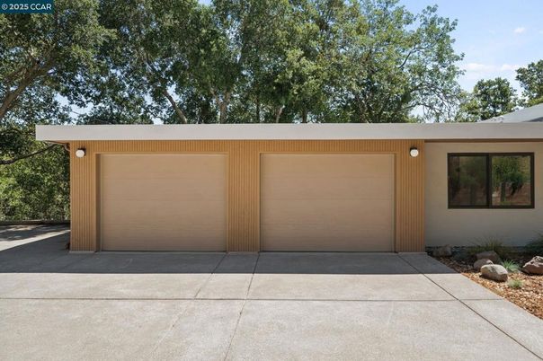 Detached Garage, Exterior