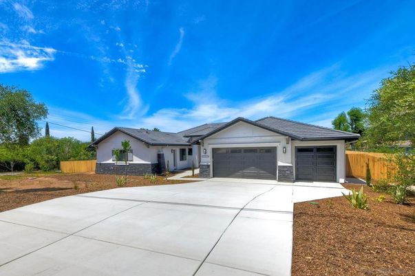 Attached, Exterior, Facade, Ranch