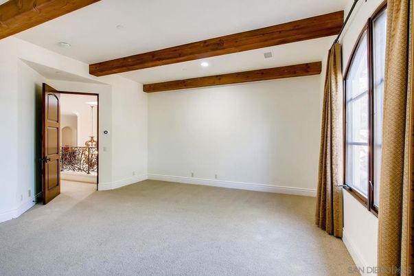 Empty room, Interior, Recessed Lighting, Wooden Beams