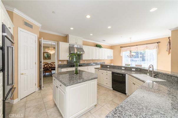 Chandelier, Dining room, Interior, Kitchen, Recessed Lighting, Stainless Steel Appliances