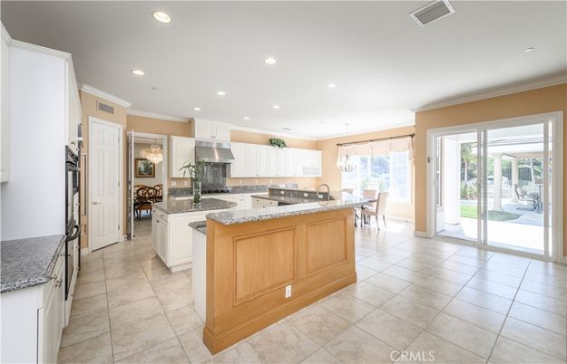 Chandelier, Dining room, Interior, Kitchen, Pendant Lights, Recessed Lighting, Stainless Steel Appliances