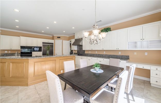 Chandelier, Dining room, Interior, Kitchen, Recessed Lighting, Stainless Steel Appliances