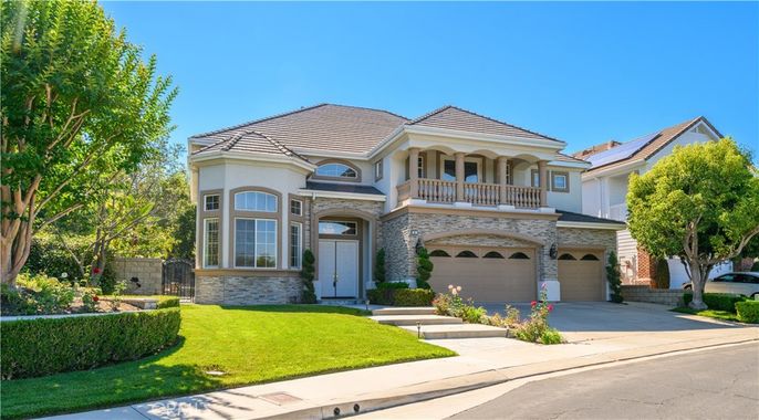 Attached, Exterior, Facade, Mediterranean