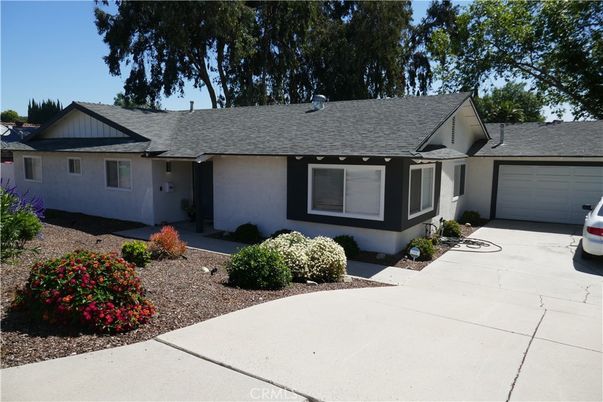 Attached, Exterior, Facade, Ranch