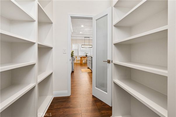Interior, Pendant Lights, Recessed Lighting, Walk-in Closets, Wood Texture Flooring