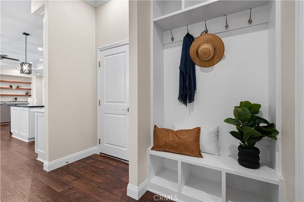 Interior, Pendant Lights, Recessed Lighting, Walk-in Closets, Wood Texture Flooring