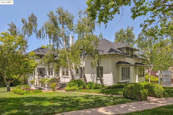 Backyard, Exterior, Facade, French Provincial