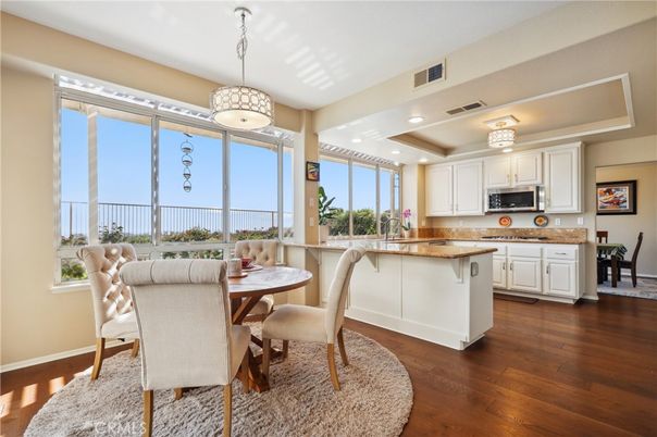 Dining room, Interior, Kitchen, Pendant Lights, Recessed Lighting, Wood Texture Flooring