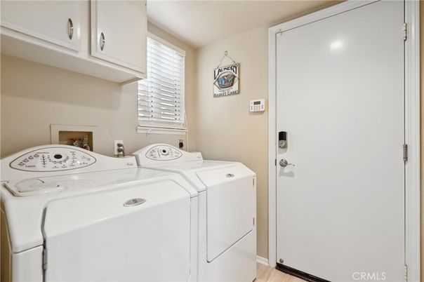 Interior, Washer, Wood Texture Flooring