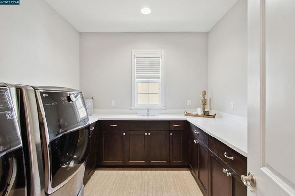 Interior, Kitchen, Recessed Lighting, Washer