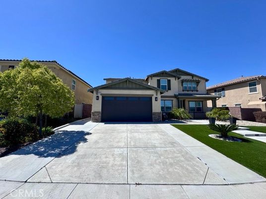 Attached, Exterior, Facade, Mediterranean